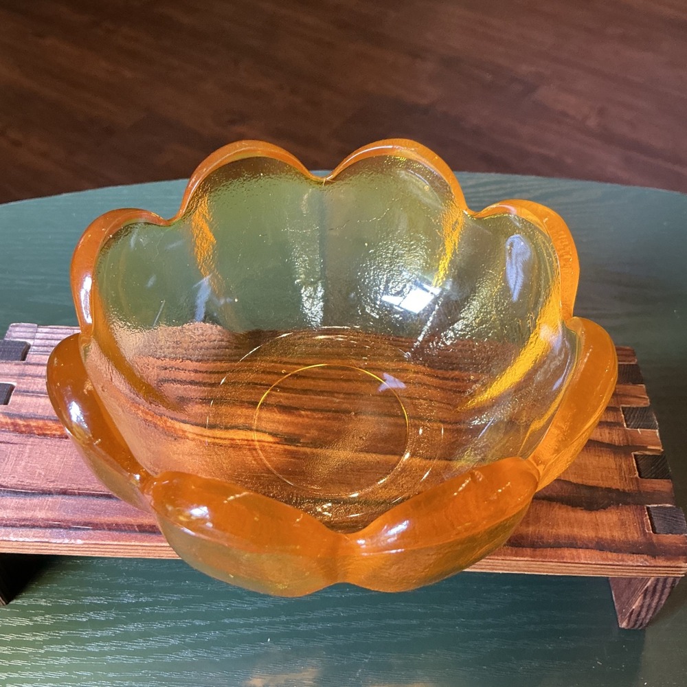 Vintage MCM Amberina Glass Scalloped Flower 5.25" Bowl UV Glow Orange Yellow